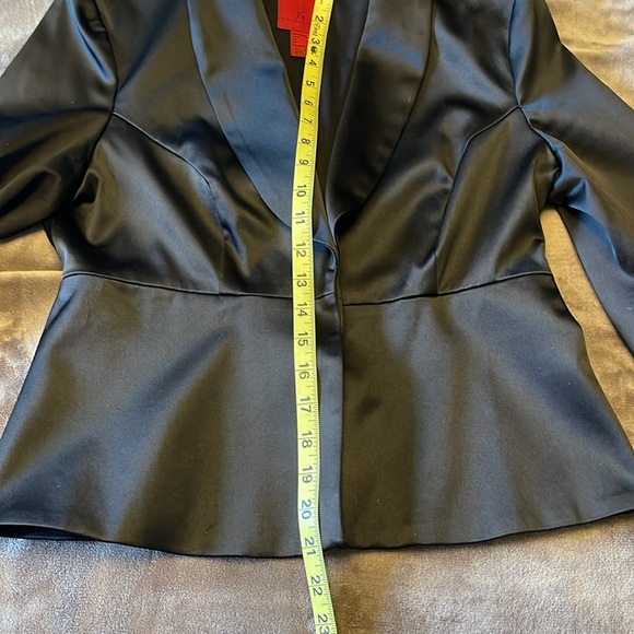JS COLLECTIONS | Cropped Satin Blazer - sz 8 - Picture 15 of 16